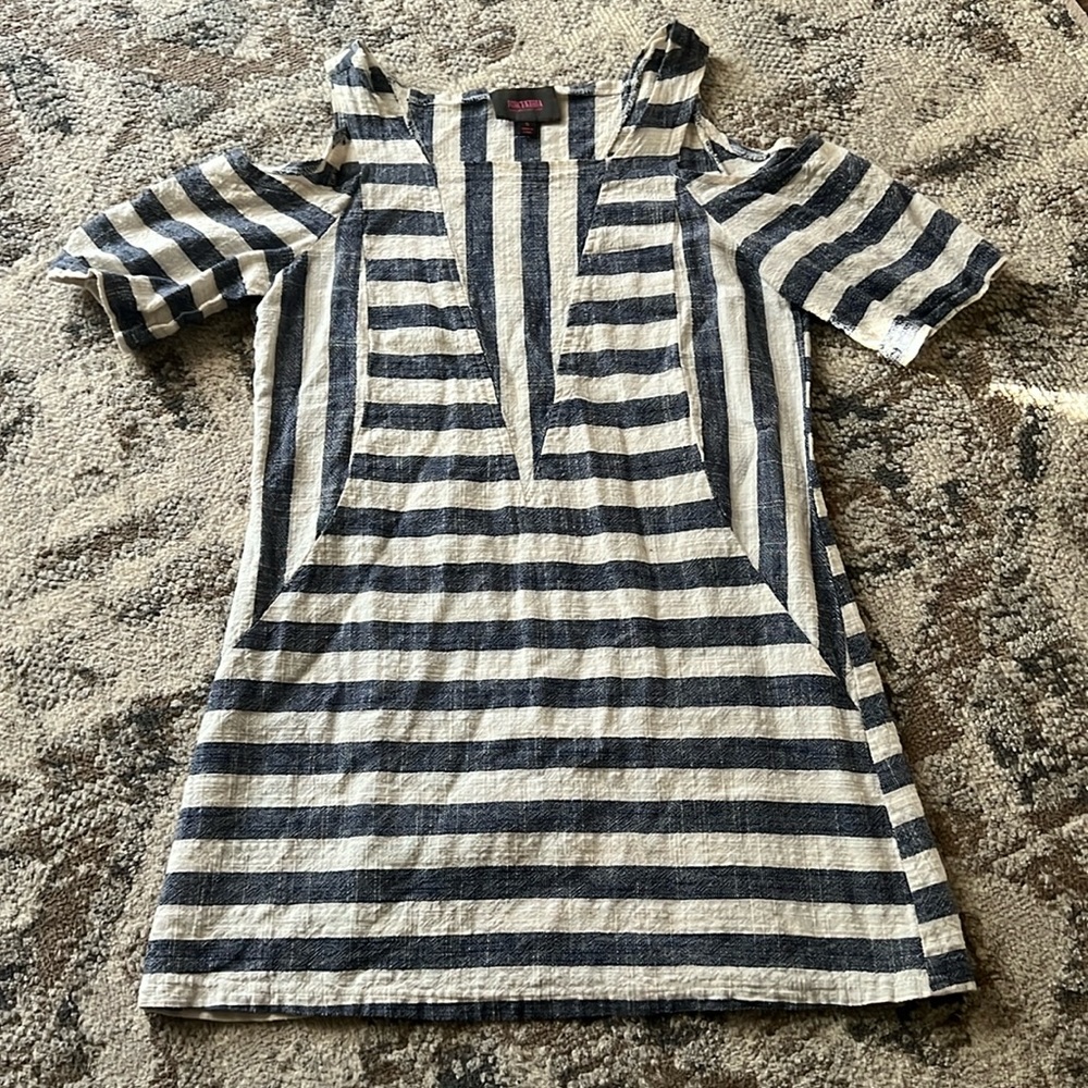 Size small white and blue beach cover up dress 🌊🐚